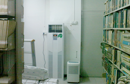 圖書館內的除濕機及空氣凈化器